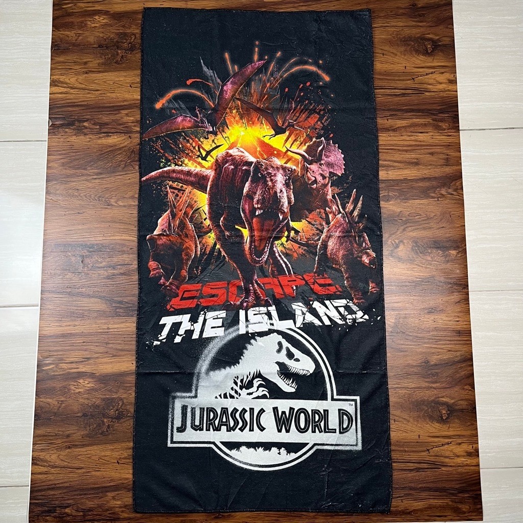 Handuk anime escape the island JURASSIC WORLD