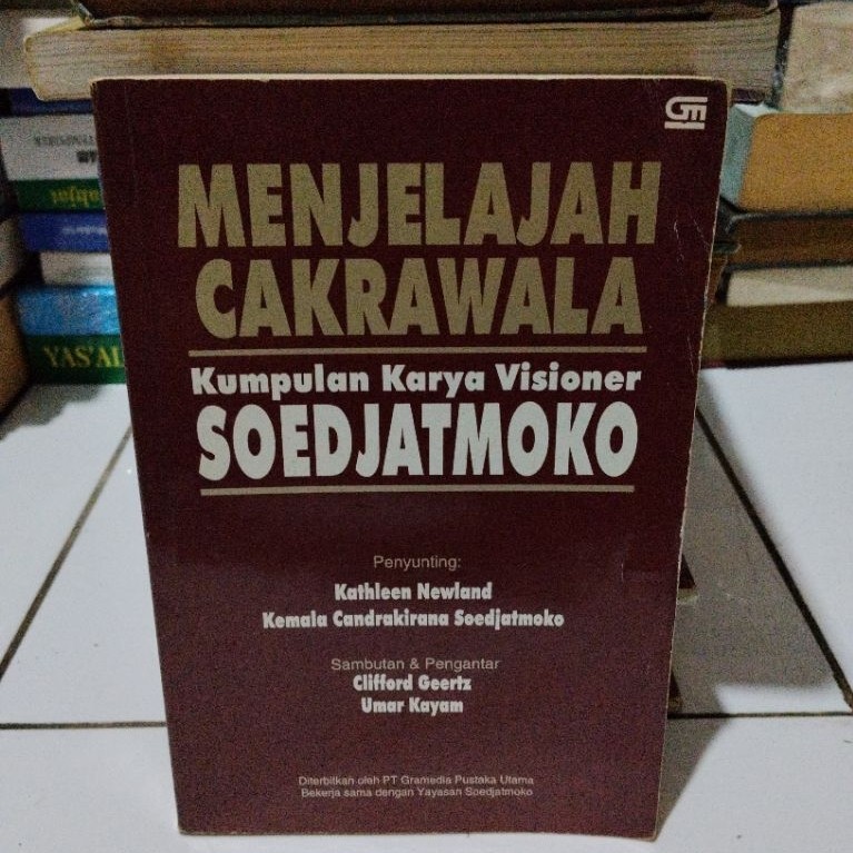 Buku original MENJELAJAH CAKRAWALA