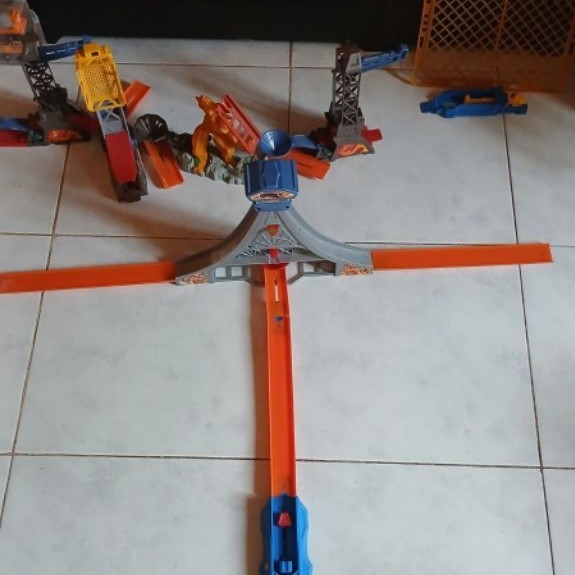 Hot Wheels Trick Tracks Drop Tower Deluxe (Custom)