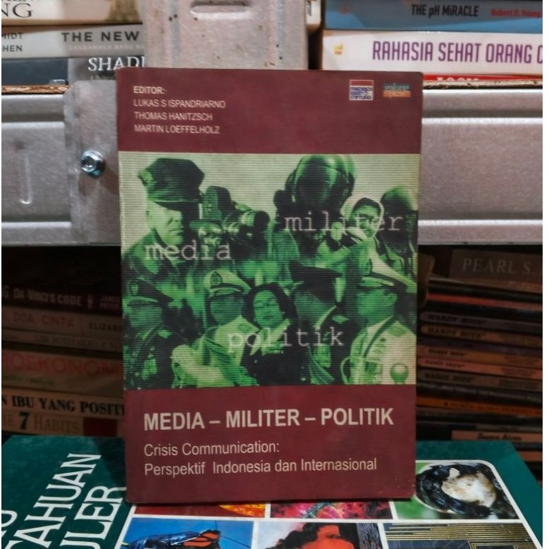 Media militer politik