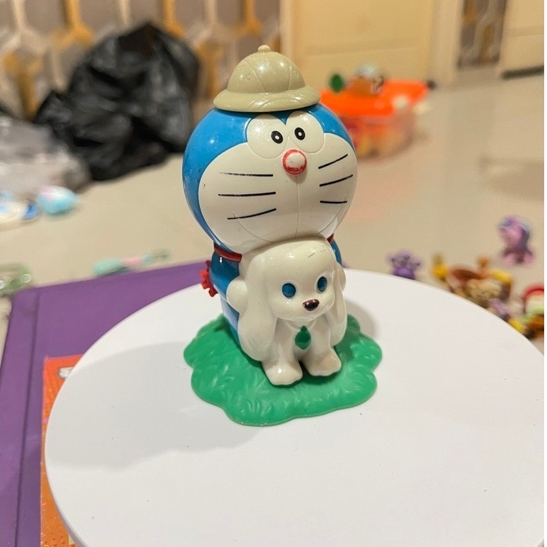 Mainan Figure Doraemon MCD Topi Penjelajah & Anjing Putih — Mainan Hokben Happy Meal Koleksi Vintage