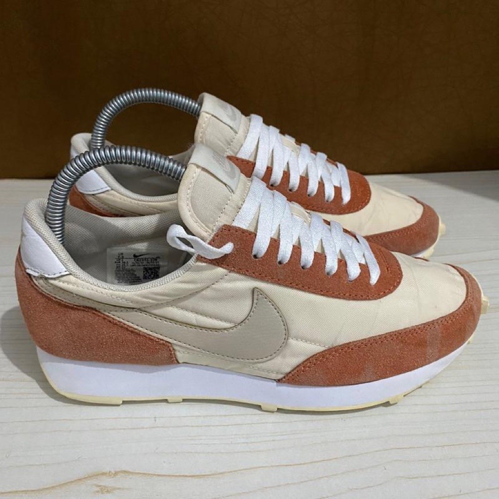 Sepatu second-PRELOVED Nike DaybreaK Pale Ivory Desert Sand UK 5 / 38.5