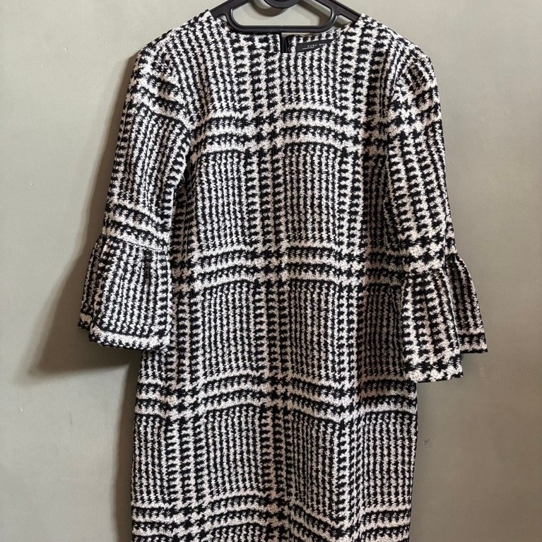 (preloved) Zara Woman Tunik Hitam Putih lengan kembang 3/4