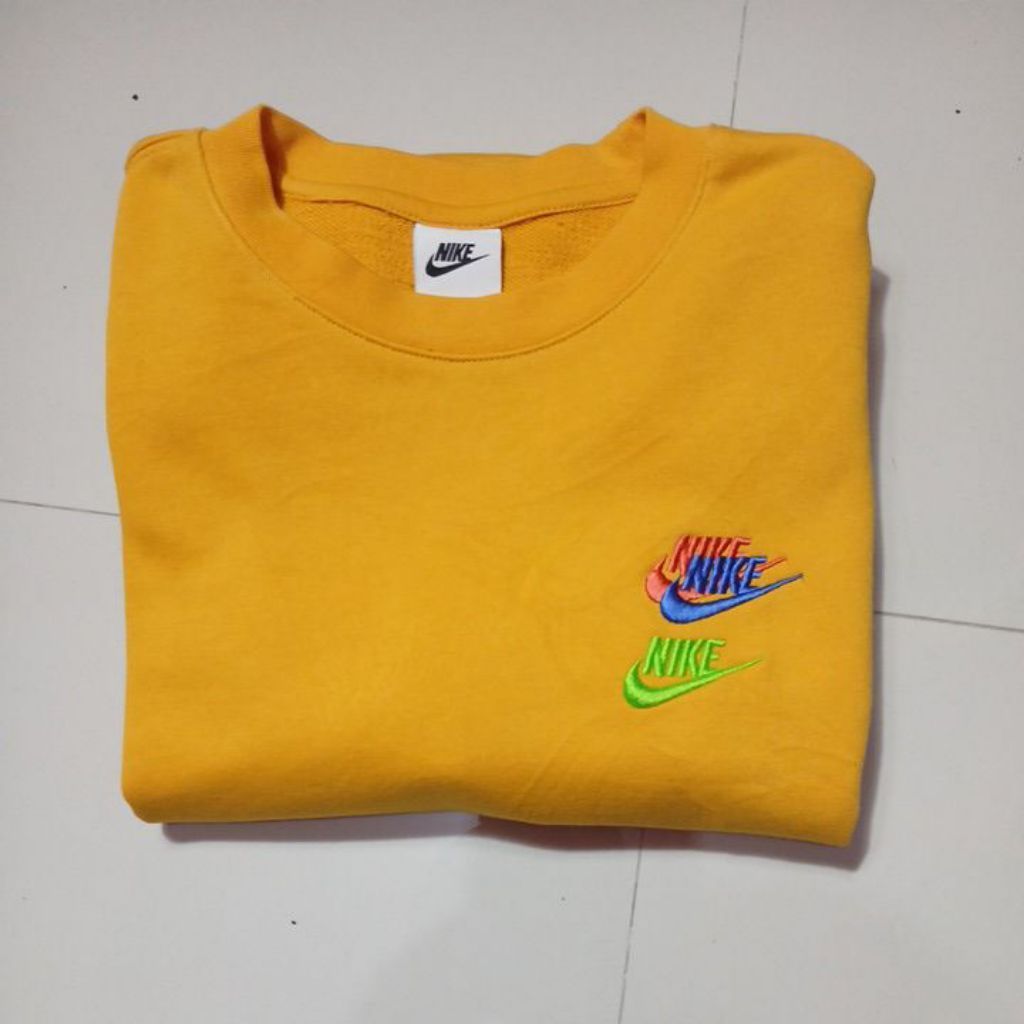 CN Nike warna kuning motif bordir logo Nike lengan panjang kasual
