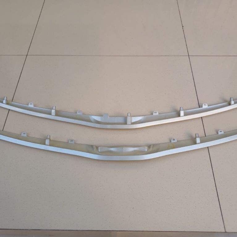 liss grill Innova 2010 original warna body