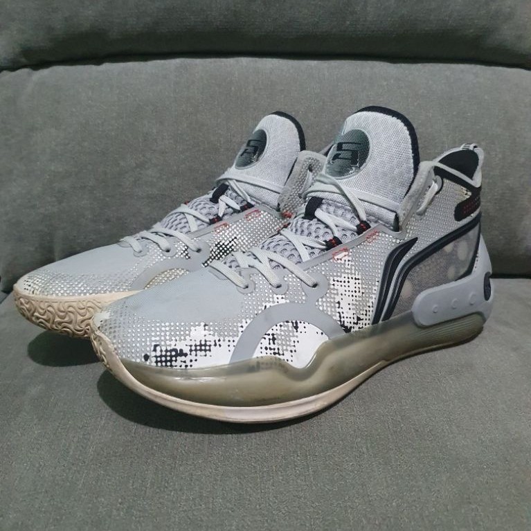 Sepatu Basket Second (Size 45)