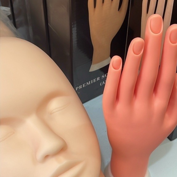 HEAD-HAND MANNEQUIN PRACT