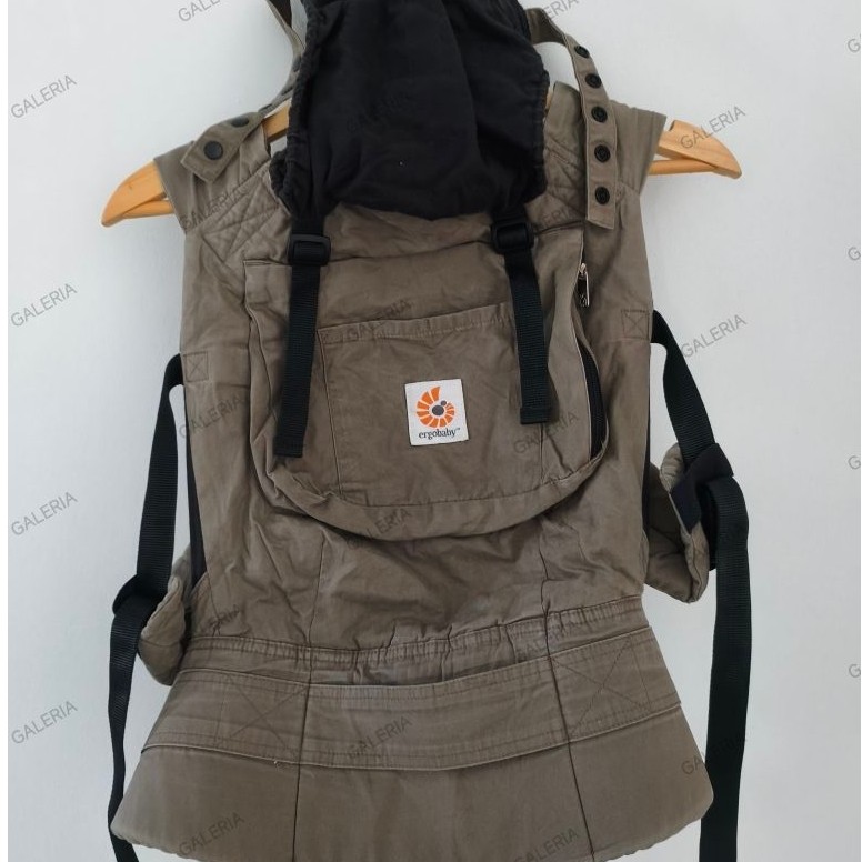 SALE Gendongan Bayi Second Preloved LN SSC Ergobaby Rare Original M Shape