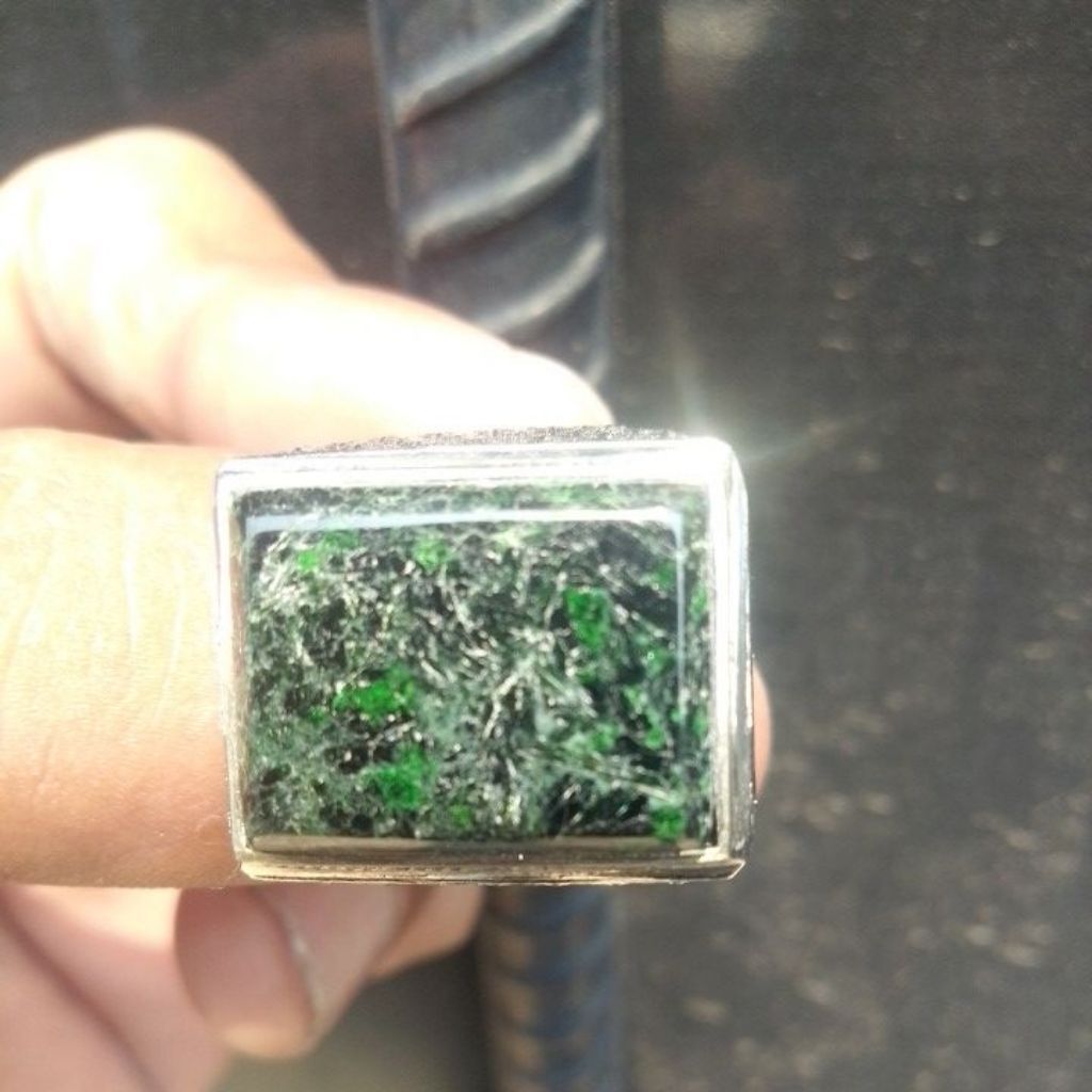 Batu Giok Nabire Papua jadeite Jade type A