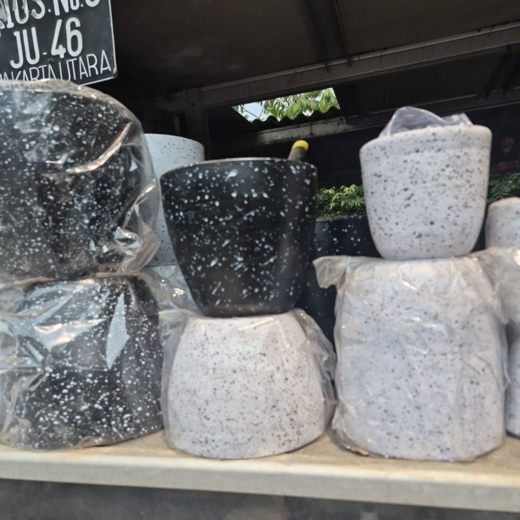 pot tanah gerabah tanah liat