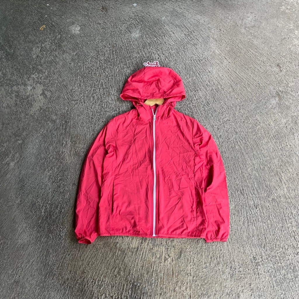Light Weight Jaket Uniqlo JKU261