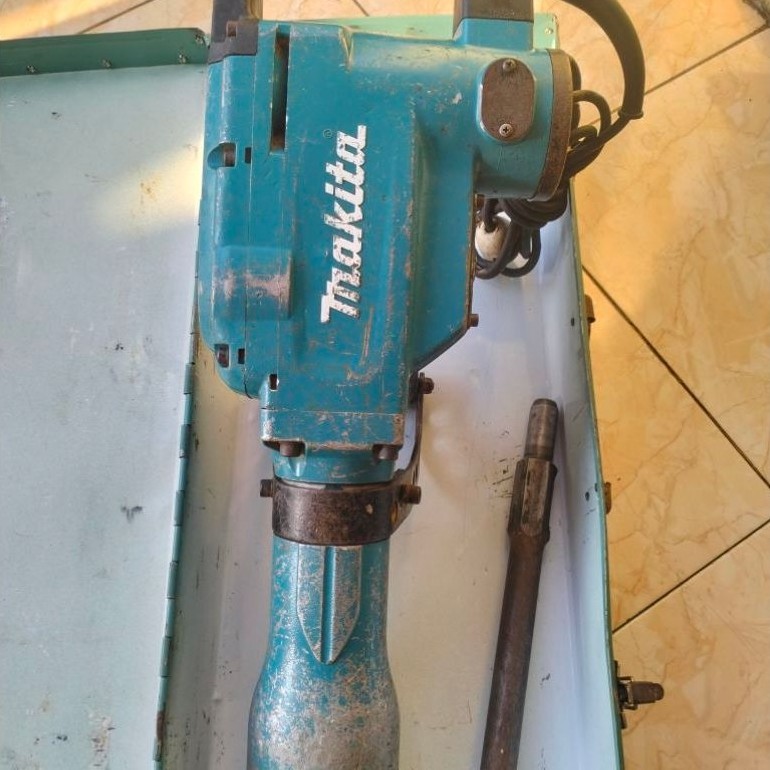 Jack Hammer Makita HM 1306