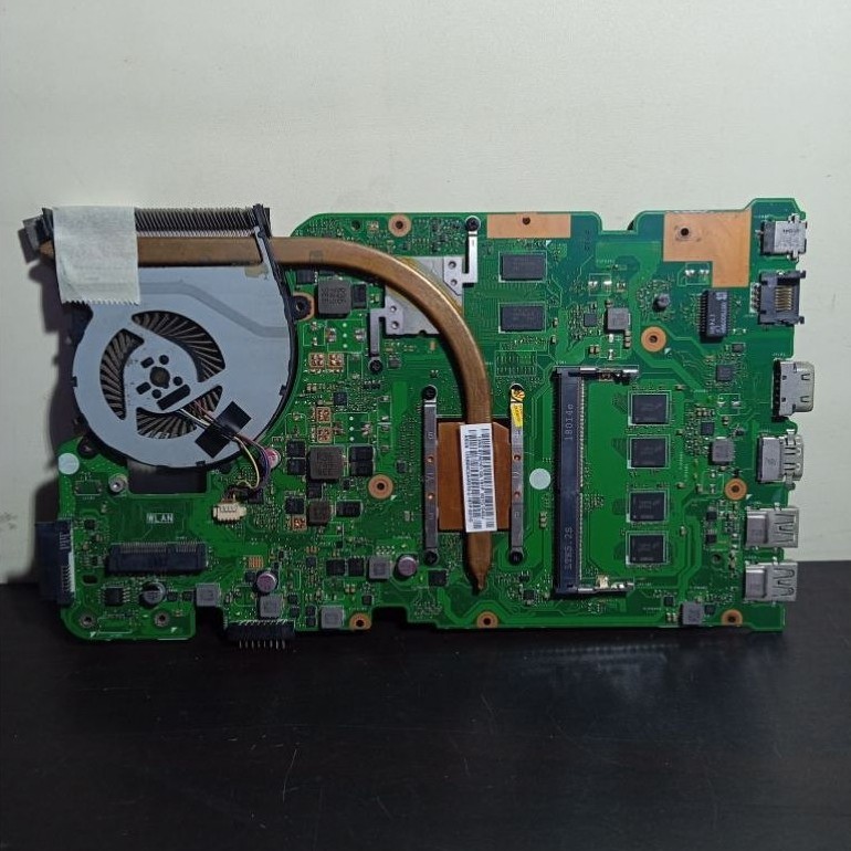 motherboard Asus, X555B,AMD A9 9420,RAM 4GB HIDUP TAPI TIDAK TAMPIL,