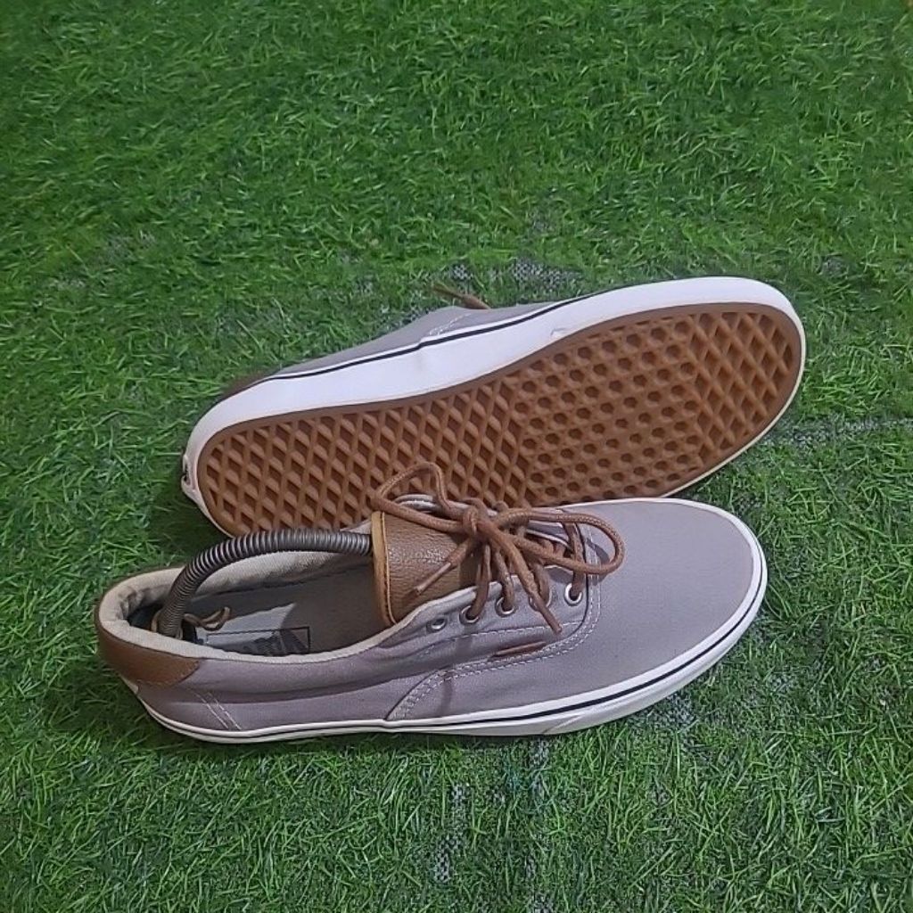 sepatu sneakers vans era size 43