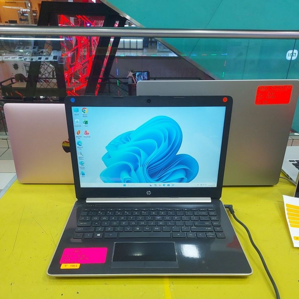 Laptop hp 14-cm0068AU AMD A9-9425 RADEON R5  8gb ssd 256gb minus camera 1502