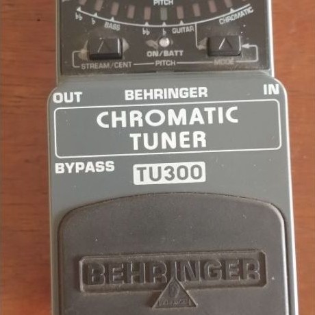 BEHRINGER Pedal Tuner TU300 TU-300 TU 300 Ultimate Guitar Bass Tuner