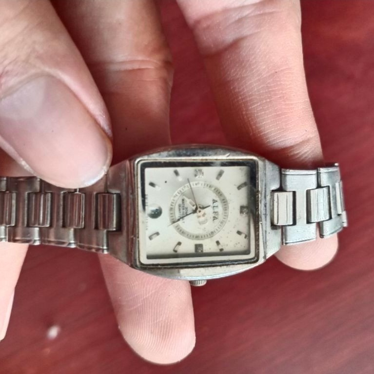 Jam tangan Alfa