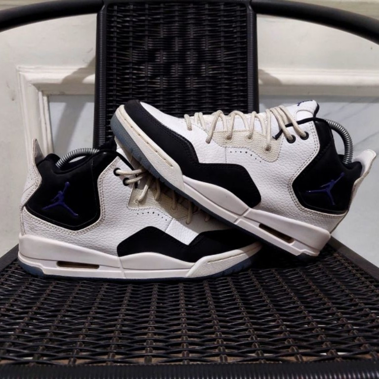 Sepatu Air Jordan Courtside 23