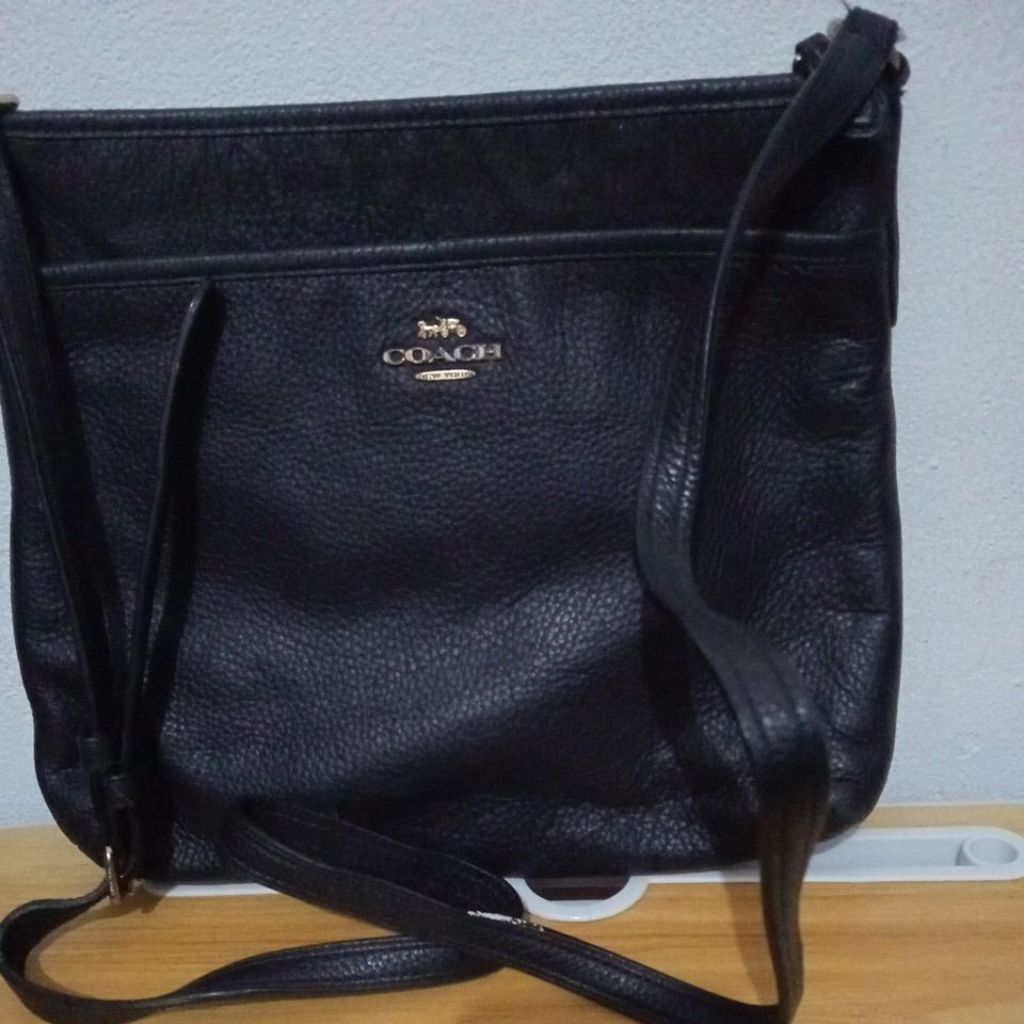 Tas Selempang/ Sling Kulit  Asli " COACH " Made in Vietnam