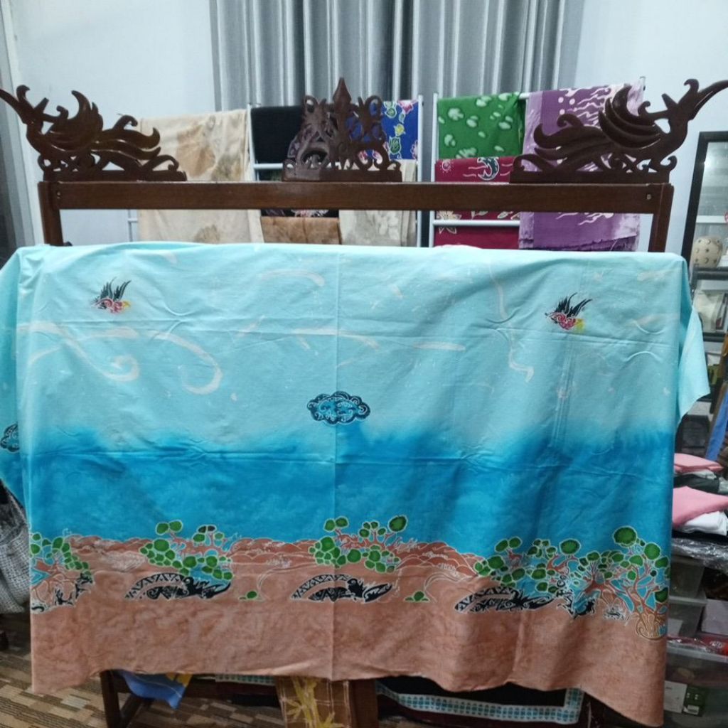 Batik Khas Kalimantan Motif Hutan Kalimantan (Batik Tulis)