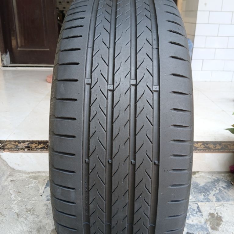 Ban Continental 235/50 R19