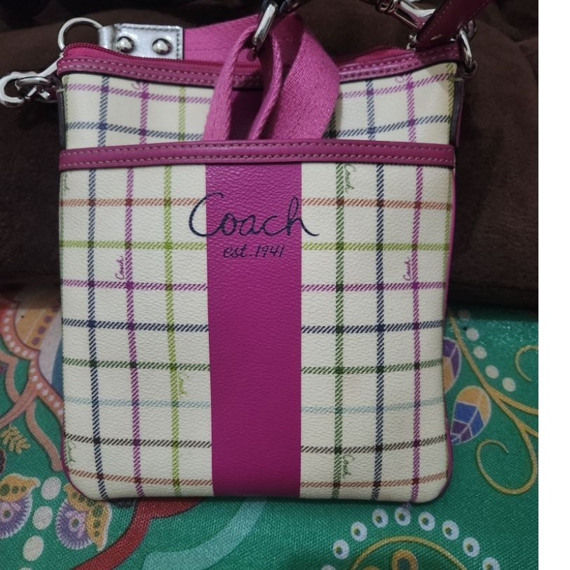 Tas Selempang Wanita Coach motif kotak warna pink model mini dengan tali tangan