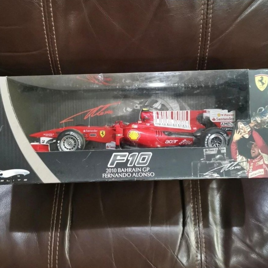 Hot Wheels Elite 1 18 Ferrari F10 2010 Bahrain GP Fernando Alonso F1