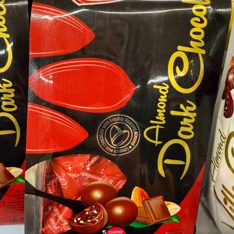 300GR NARAYA ALMOND DARK CHOCOLATE. COKLAT ALMOND. ALMOND DARK CHOCO