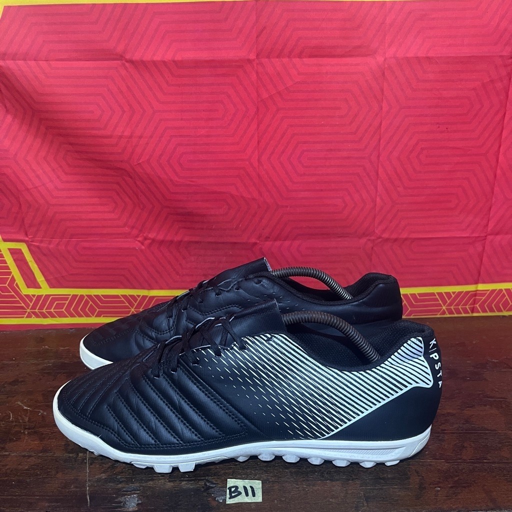 Sepatu bola/mini soccer kipsta agility 100 HG size 45