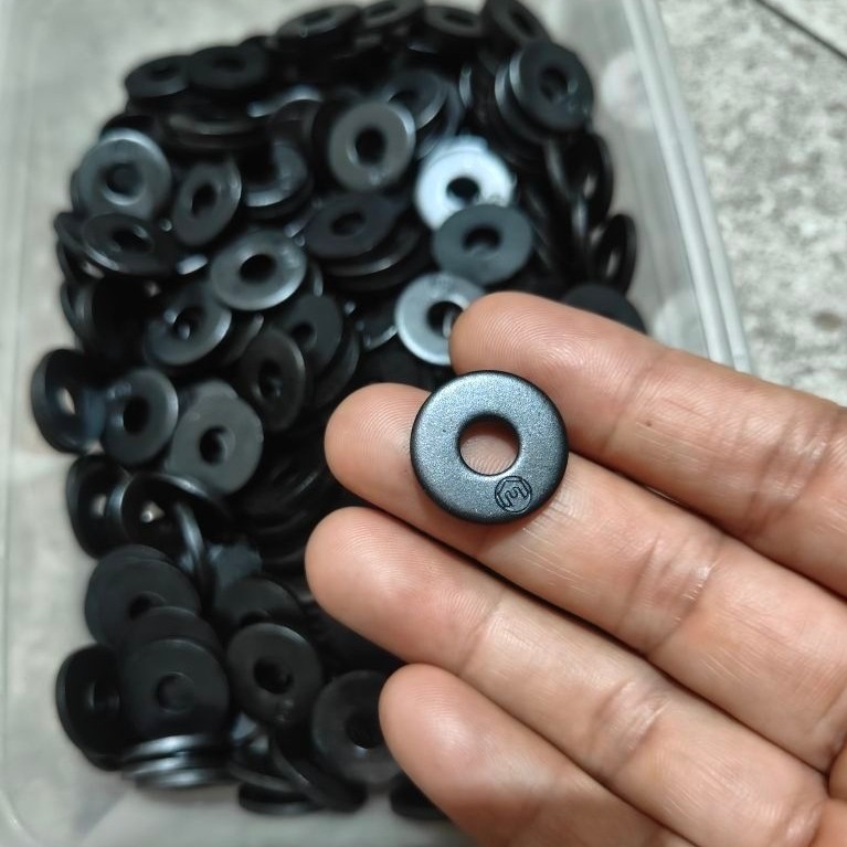 ring plat baja m6 lebar dan tebal 2mm diameter luar 18mm lebar dan tebal baja 8.8 / ring plat baja m