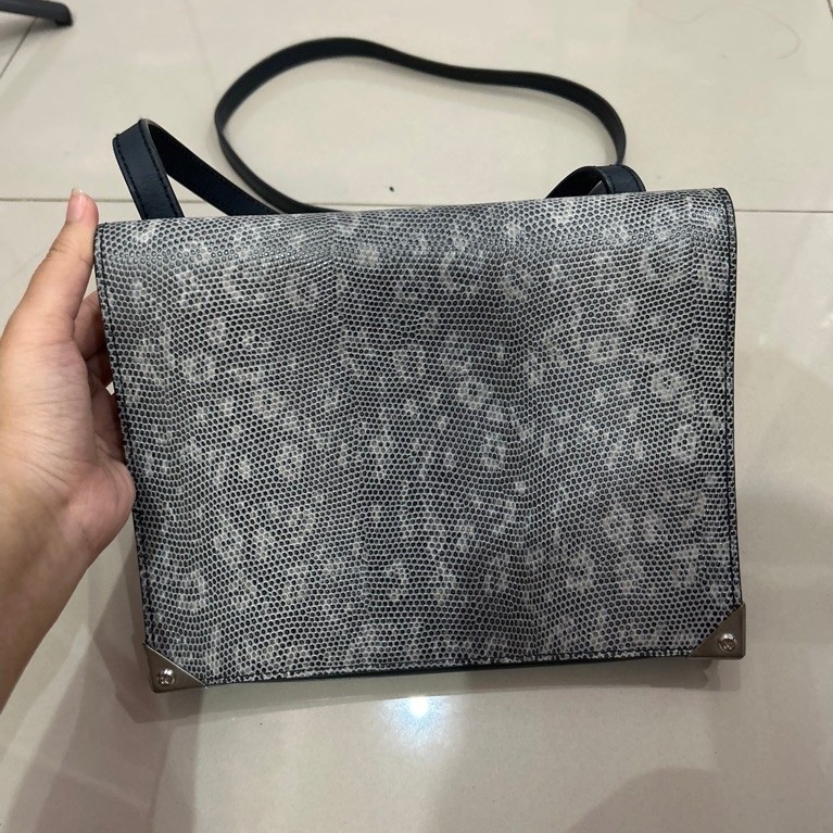 sling bag motif kulit ular Alexander Wang Auth