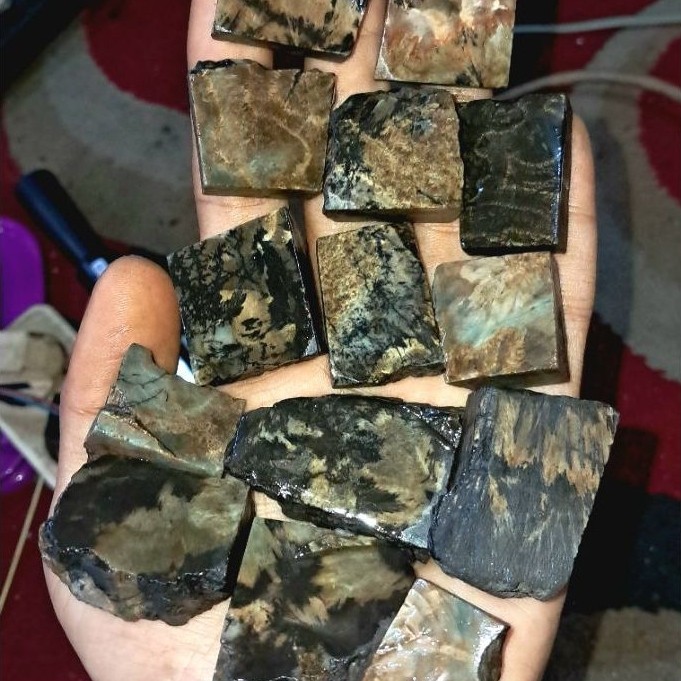 bahan batu bulu macan ( non basaltic )