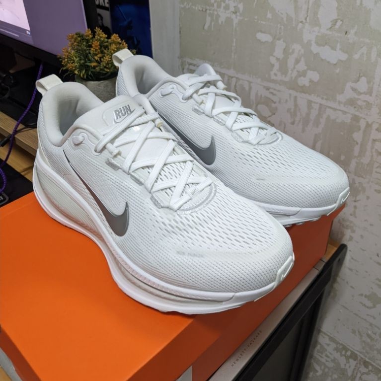 Nike Vomero 18 White size 40.5 second sepatu lari olahraga