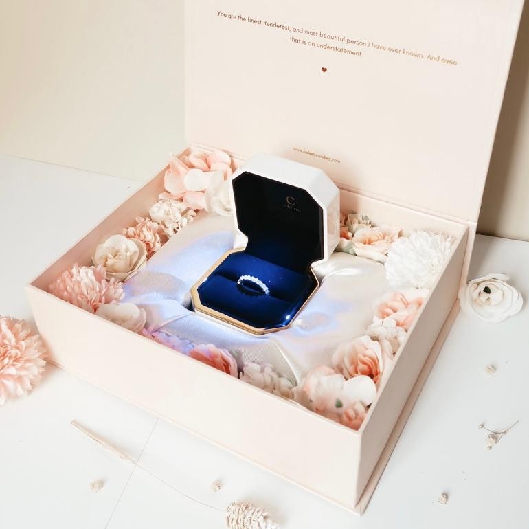 

[Kecil [Add-On] Celest - Exclusive Flower Jewelry Gift Box | Valentine Hampers | Kado Pacar Istri Anniversary Ulang Tahun Lamaran Tunangan | Kotak Bunga | Aksesoris Perhiasan Wanita Lapis Emas Asli 18K Gold Plated Dfg-88