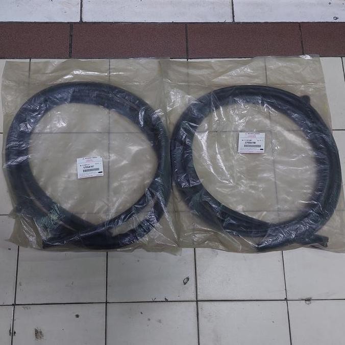 Karet Body Pintu Belakang Asli Mitsubishi Pajero Sport