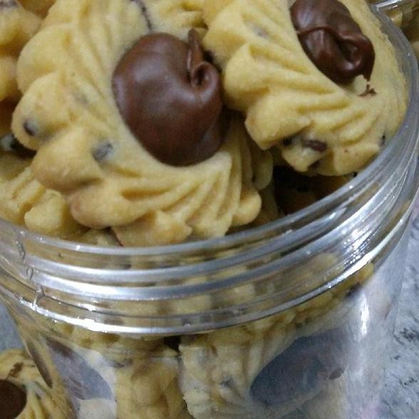 

Paket Hemat Nutella Cookies Dan Nastar Topping Keju Kue Kering