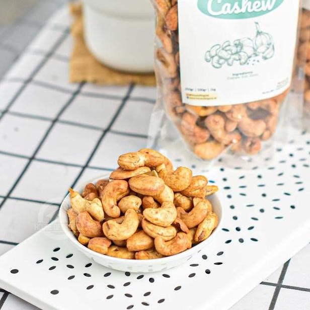 

Garlic Roasted Cashew Kacang Mete Panggang Bawang Putih Gr