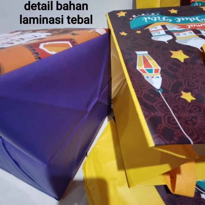 

Tas Lebaran Box Nasi Laminasi Muat Banyak Ukuran 25x20x30 Tas Lebaran Sponbond Bahan Tebal / Tas Santunan Tas Hantaran Parcel Hari Raya Idul Fitri