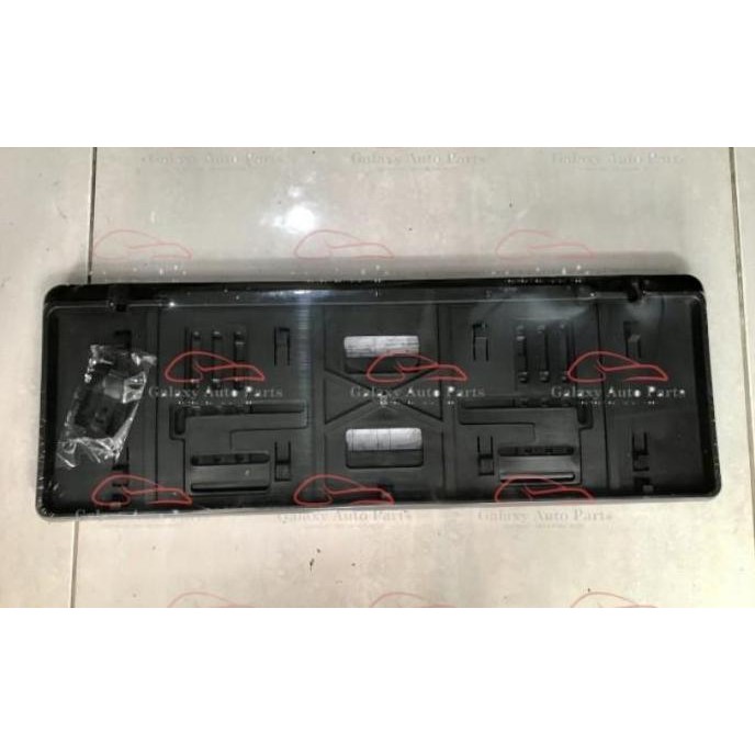 Tempat dudukan plat pelat nomor mobil