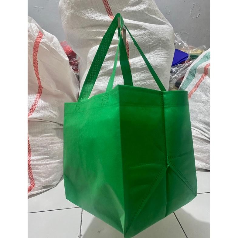 

Special (1 Lusin = 12 Pcs) Goodie Bag Tas Hajatan Spunbond 22X22 Cm Tinggi 28 Cm/ Tas Hajatan Terlaris / Tas Spunbond Termurah / Tas Hajatan Kotak Nasi / Tas Hajatan Termurah / Tas Parcel / Tas Hampers / Tas Bingkisan / Tas Berkatan Nt-77