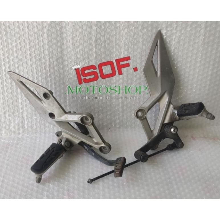 Footstep cbr 150r facelift K45g depan