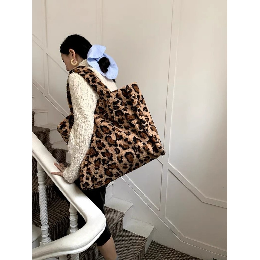 Tas Tangan Cetak Macan Tutul Tas Komuter Plush Tas Tote Wol Domba Serbaguna