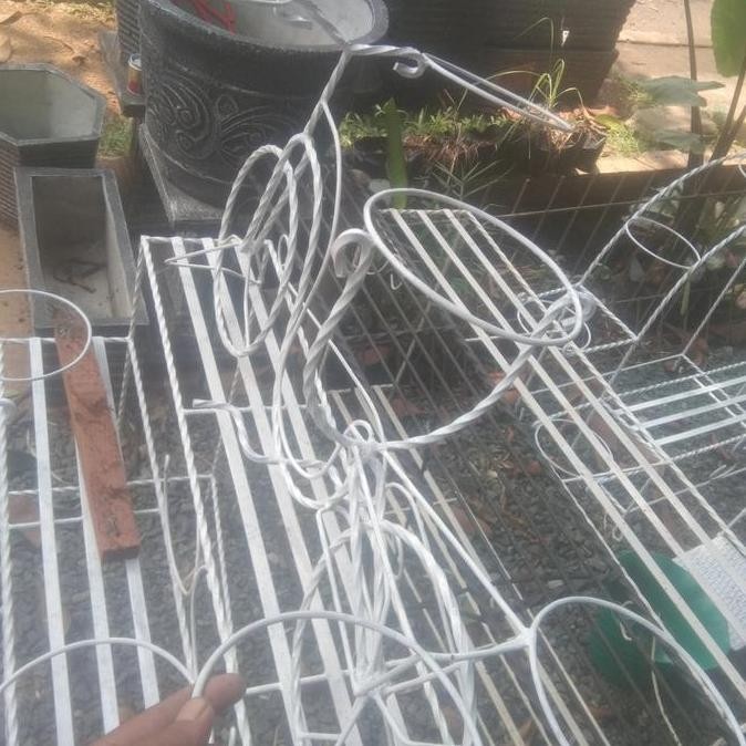 Rak Pot Bunga Besi Model Sepeda