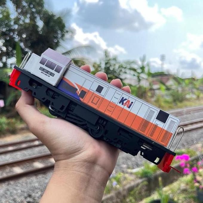 Miniatur Kereta Api Lokomotif cc201 FULL AKRILIK Mesin bisa jalan