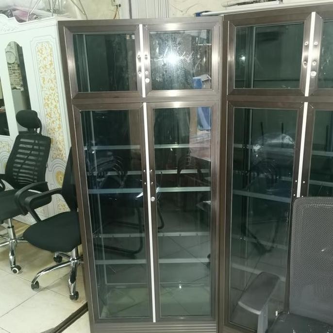 Terbaik Rak Piring 2 Pintu Coklat Full Kaca 100% Ori