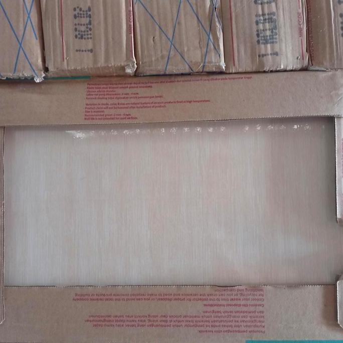 KERAMIK DINDING 25X40-KERAMIK LANTAI 25X40 PUTIH GLOSSY GARIS IKAD