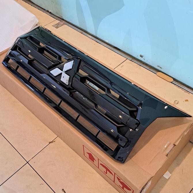 Grill Depan Asli Mitsubishi New Xpander Cross 2023