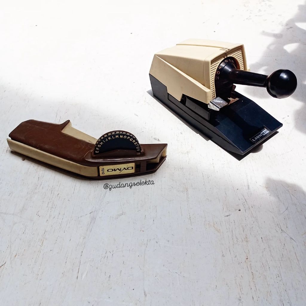 Alat Cetak Angka & Tag Arsip Dekorasi Jadul Vintage Checkque Writer & Dymo Label Maker Emboss