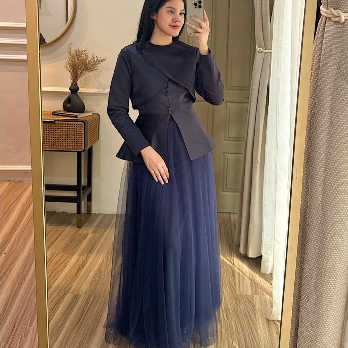 amrthelabel / Saviera / navy
