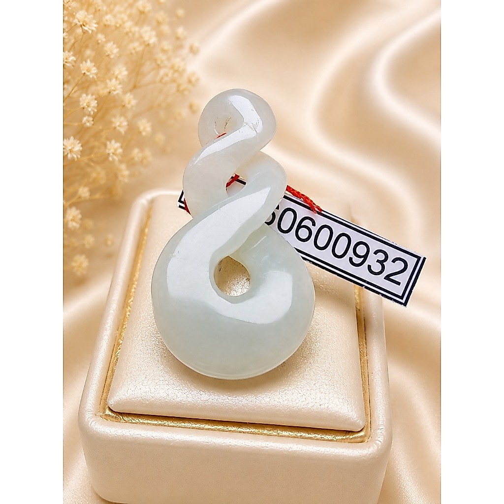Liontin Giok Jadeite Jade Ukir Pikorua White Icy Jelly 100% Natural Jade